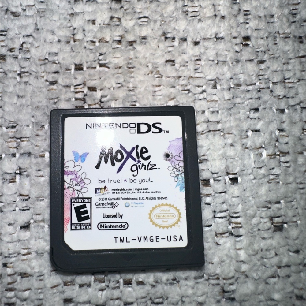 Nintendo DS Moxie Girlz Game Cartridge - Black and White